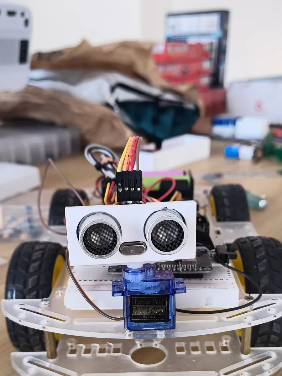 Sensor rover assembled and tested at the Makerhood studio
